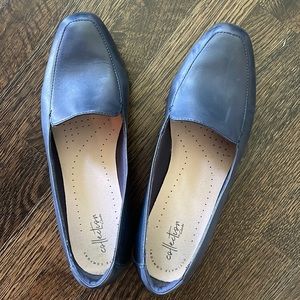 Navy flats in great condition